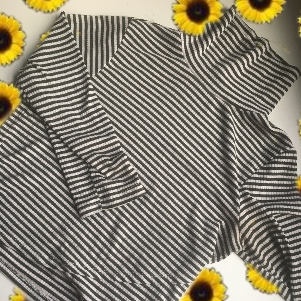 Cropped Fitted Turtleneck 🌗